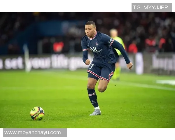 足球明星亲自挑选足球鞋子全程视频揭秘时尚与性能的完美结合