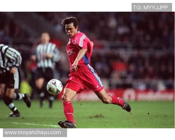 足球明星小卷毛的真实身份揭秘及其在足球界的影响力分析